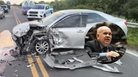 El diputado nacional Aldo Leiva sufrió un violento accidente en Chaco: chocó con un camión y su auto quedó destruido