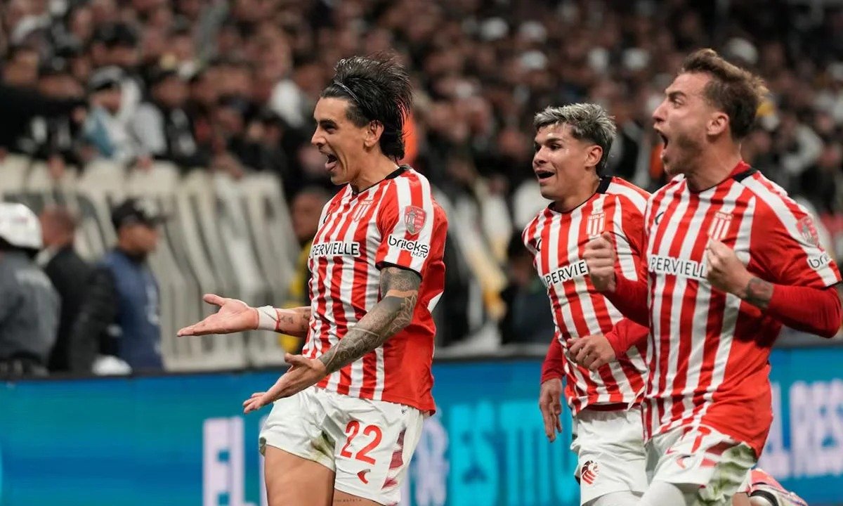 Estudiantes venció a Corinthians en Brasil y se clasificó a las semifinales de la Copa Libertadores