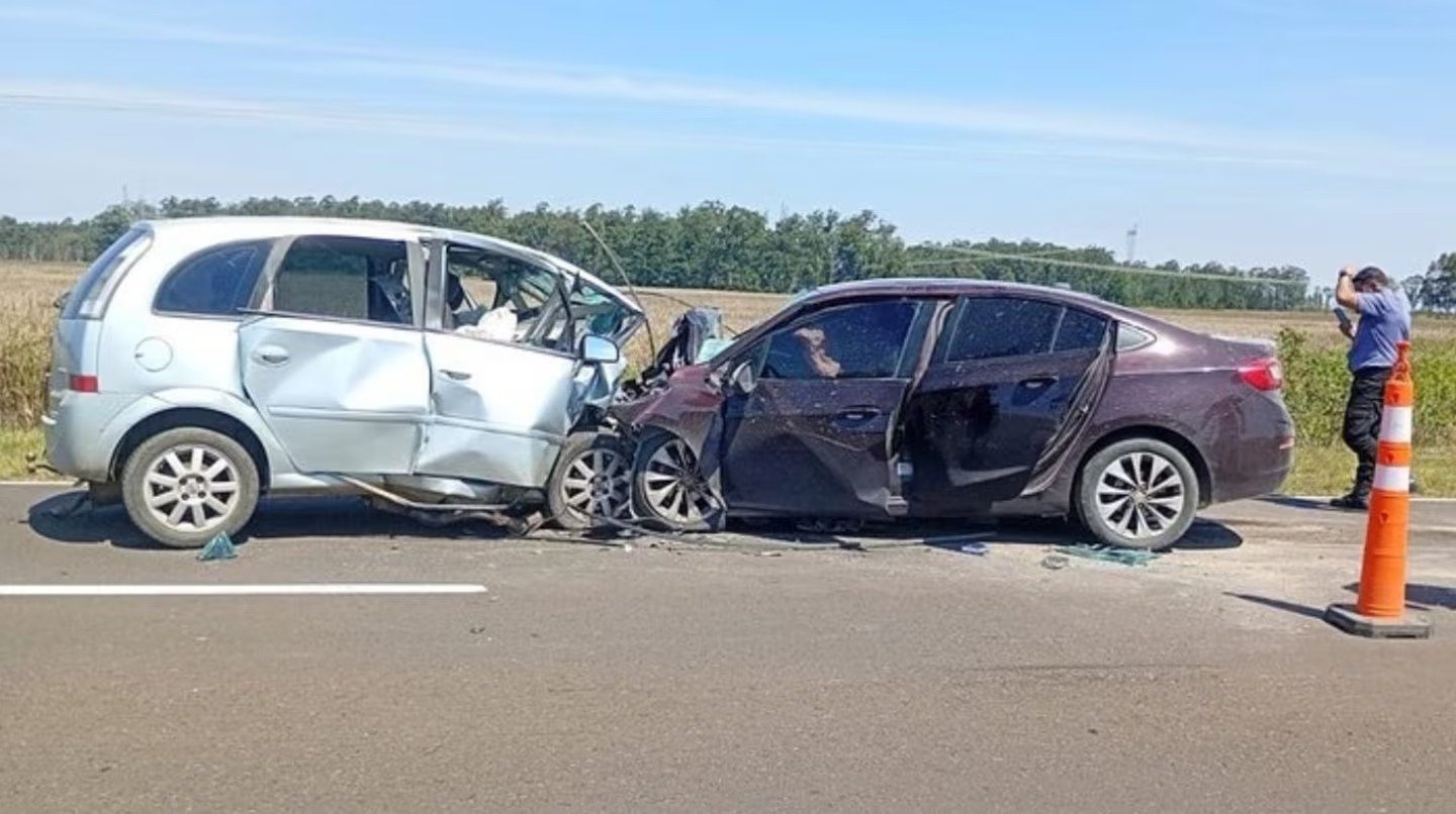 Choque fatal en Corrientes: tres personas murieron tras un accidente en la Ruta 12