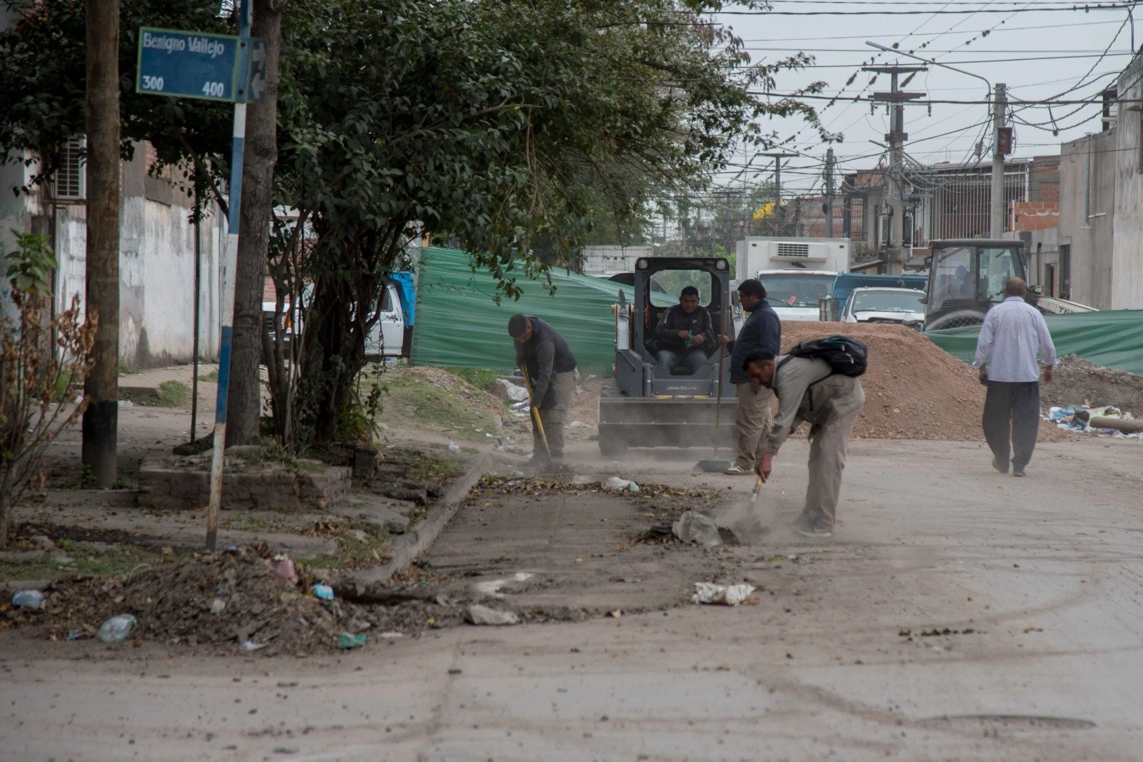 SM de Tucumán: avanza la jerarquización urbanística de Villa Amalia con bacheos, poda y recuperación de espacios públicos