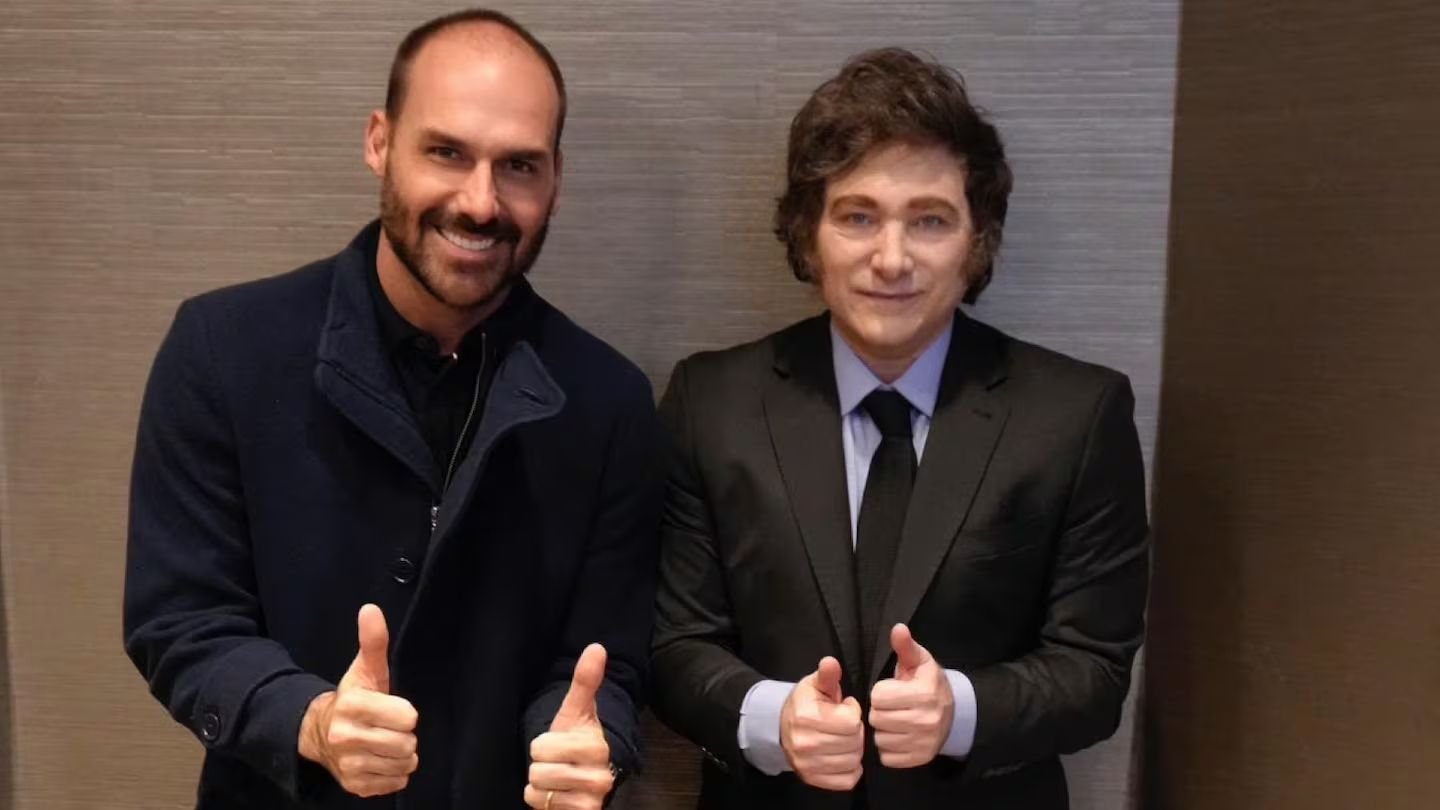 Milei llegó a Washington para reforzar su alineamiento con Trump y ratificar su apoyo a los Bolsonaro en Brasil