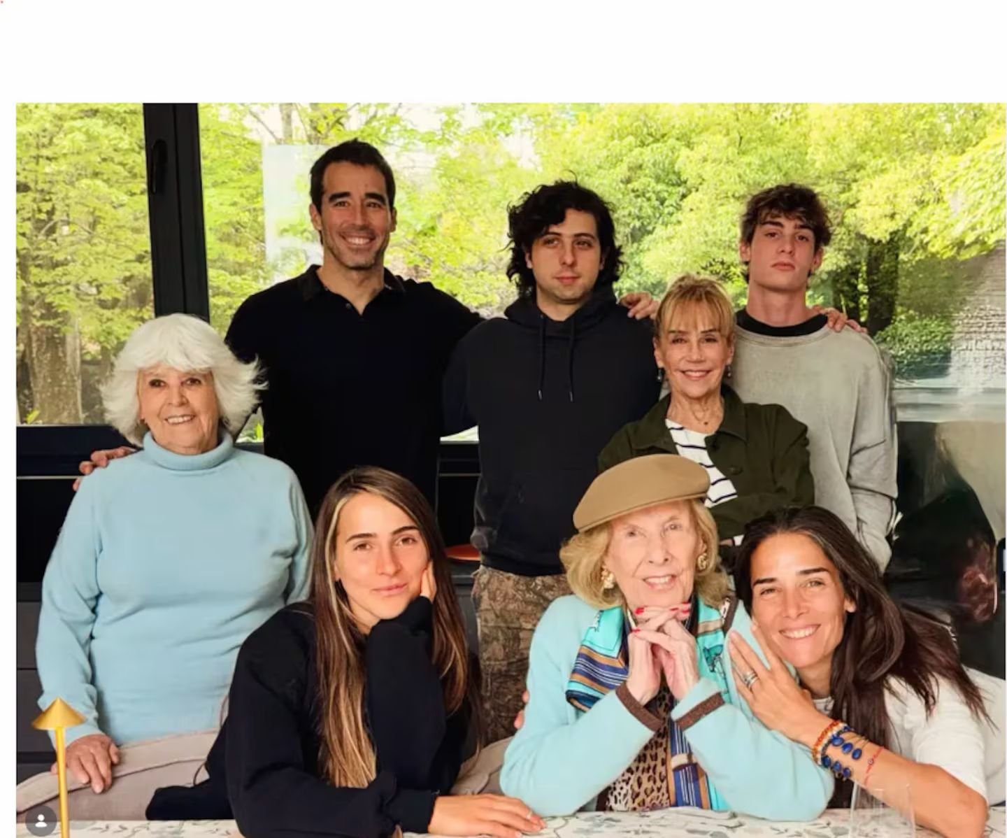 Con una tierna foto familiar, Mirtha Legrand reapareció tras su internación y mostró cómo pasó el Día de la Madre