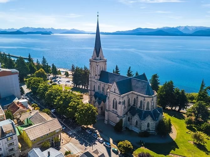 Buscan voluntarios para vivir en Bariloche durante el verano: ofrecen alojamiento, comida y tres días libres por semana