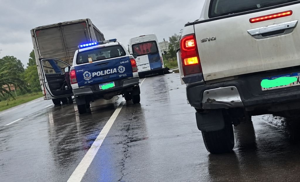 Un motociclista murió tras caer bajo un camión en uno de los accesos a la ciudad de Famaillá, en Tucumán