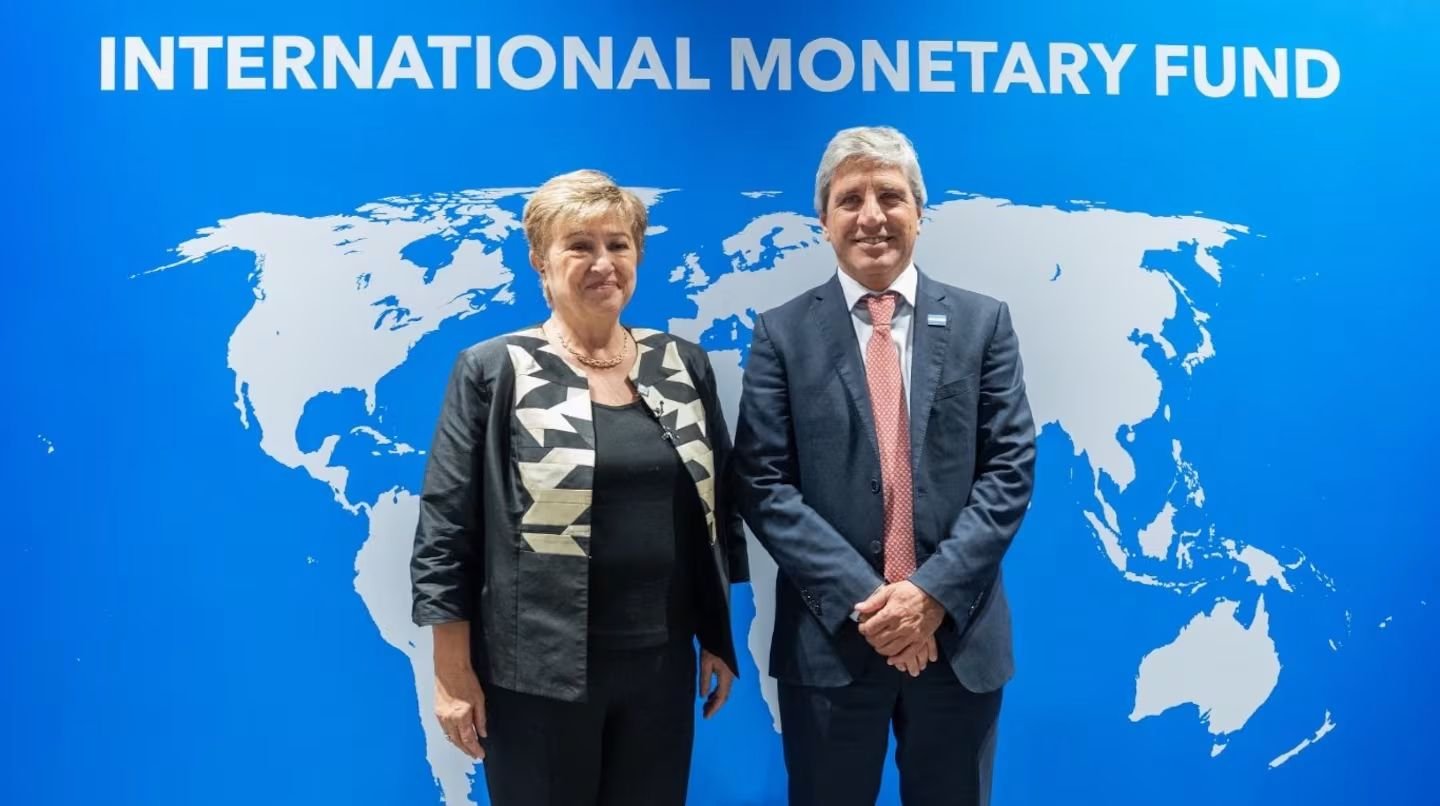 El FMI aprobó la tercera revisión técnica del acuerdo con la Argentina y enviará USD 870 millones
