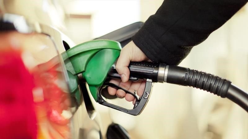 Alivio para los automovilistas: el Gobierno frenó el aumento de impuestos a las naftas y el gasoil durante noviembre